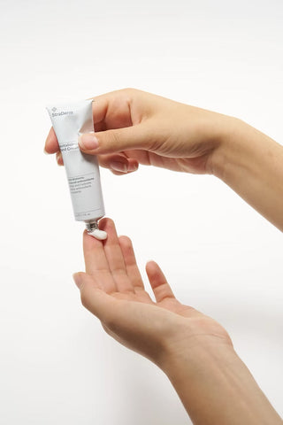 StraDerm Revitalizing Hand Cream byfay